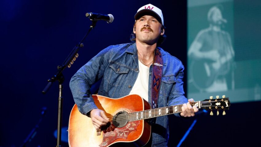 Morgan Wallen performing