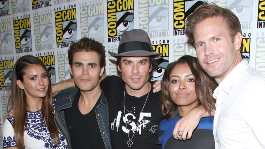 Vampire Diaries cast pose for group photo at Comic-Con 2014